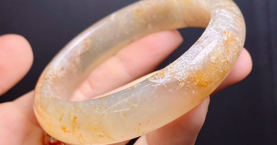 VÒNG NGỌC VIỆT